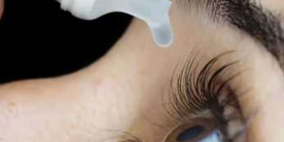 Grow Long and Thick Eyelashes Using Careprost Eyelash Serum