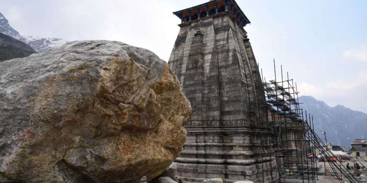 The challenges involved in the reconstruction of the Kedarnath Temple after the 2013 disaster
