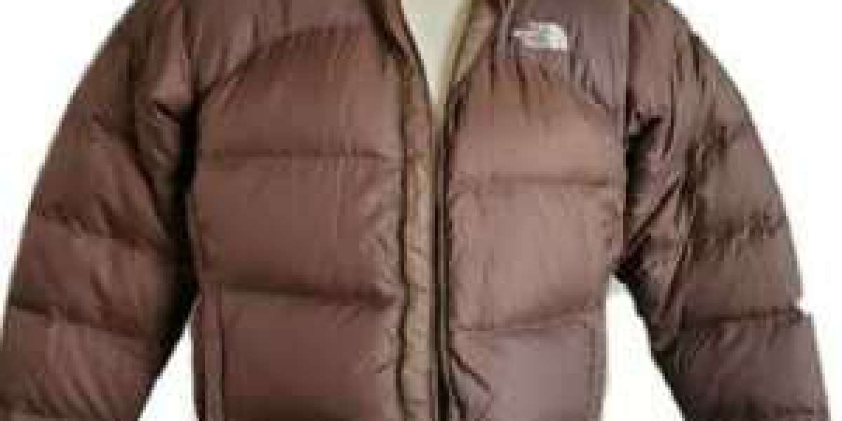Fashionable Puffer Jacket Combining Style and Comfort