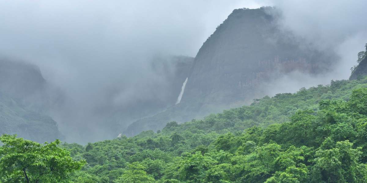 Explore the Beauty of Devkund Waterfall Trek