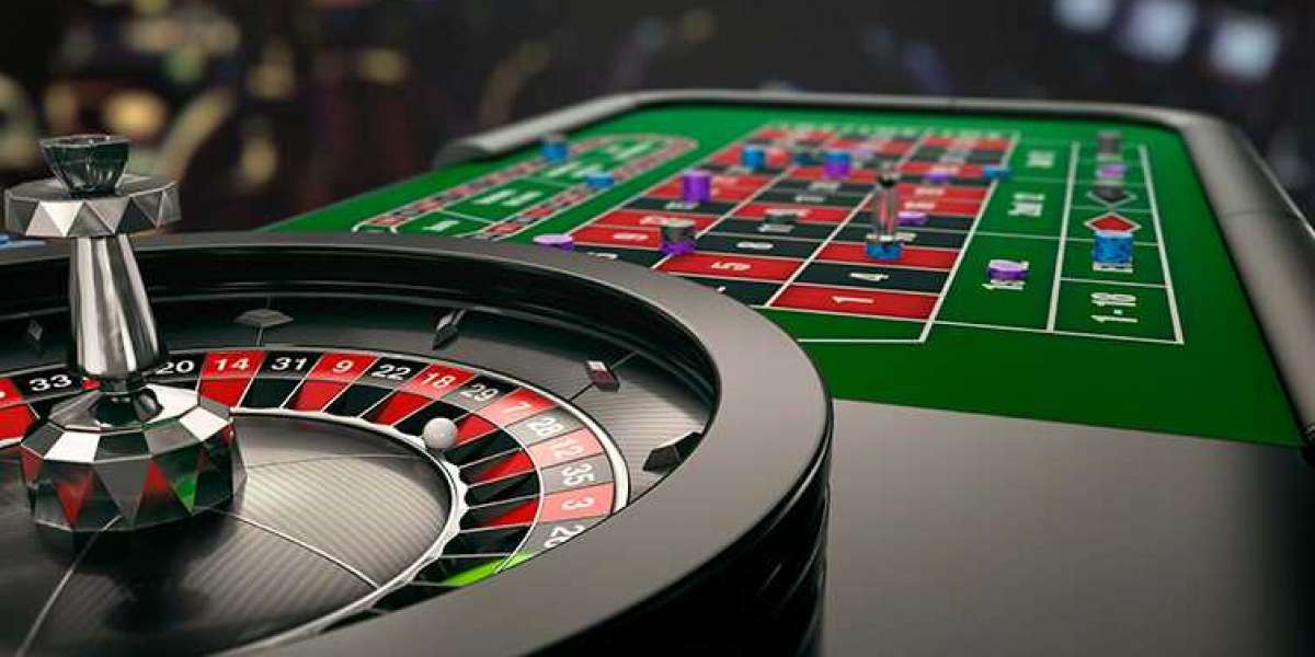 The Pros and Cons of Online Casinos vs. Land-Based Casinos