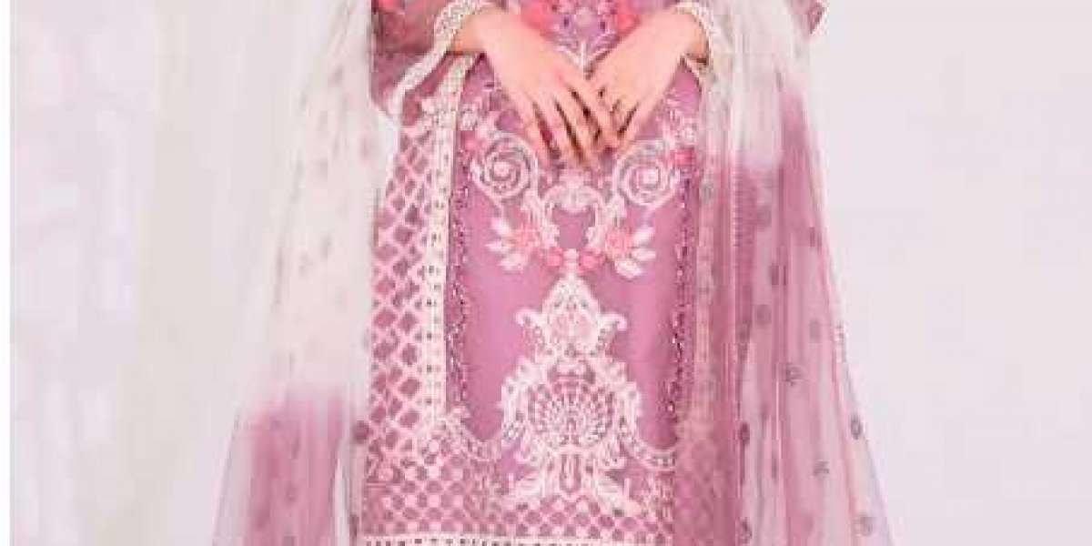 Pakistani Clothing Brands: Embracing Tradition, Defining Fashion