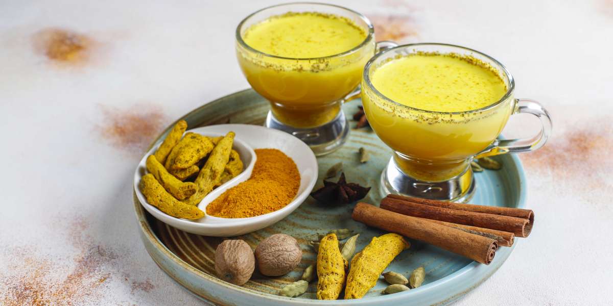 Turmeric Water for Weight Loss, Menstrual Health, and Other Benefits