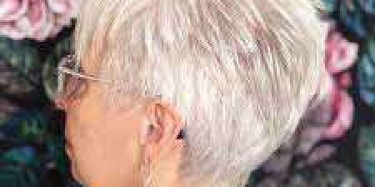 LoveHairStyles guide in the world of short haircuts for older women