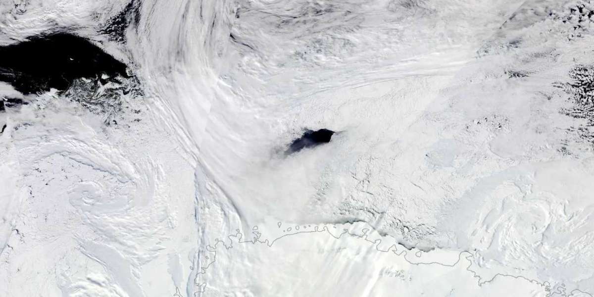 Scientists Reveal the Mystery of the Giant Hole in Antarctica