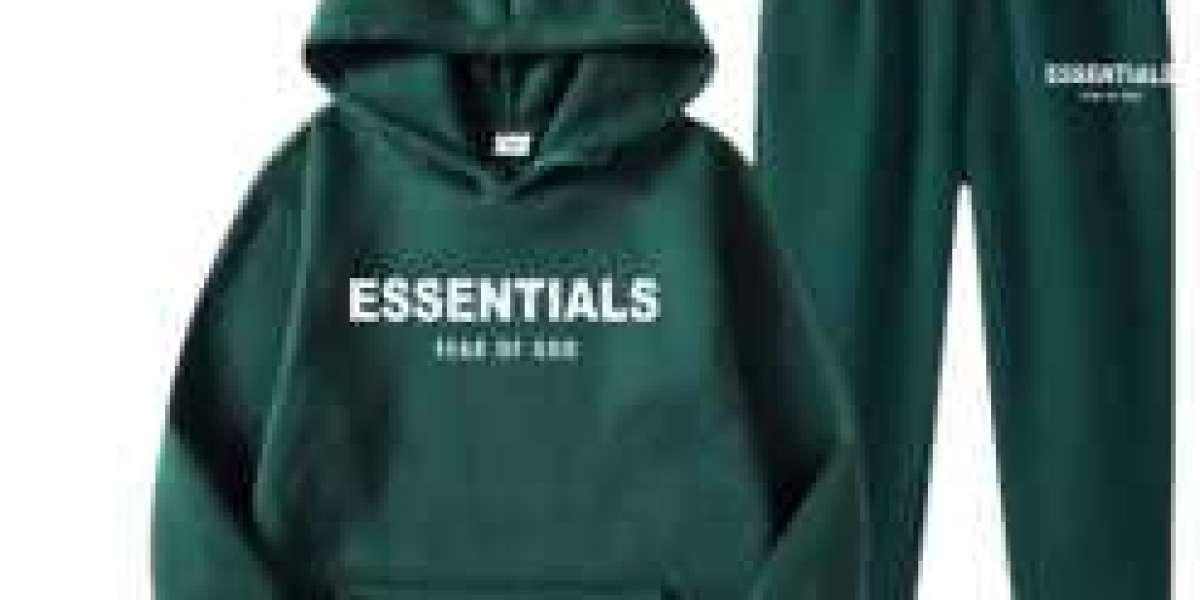 From Day to Night: How to Transition Your Essential Hoodie Look